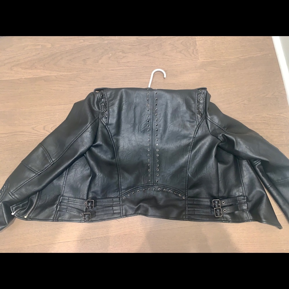 Leather jacket - Picture 2 of 6